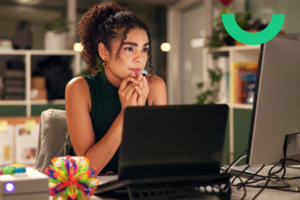 Brand voice and tone of voice that sell: Why e-shops sound the same (and how to change it)