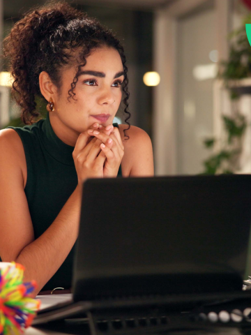 Brand voice and tone of voice that sell: Why e-shops sound the same (and how to change it)